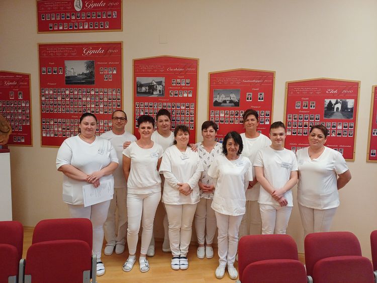 Sikeres ágazati alapvizsgát tettek általános ápoló tanulóink!