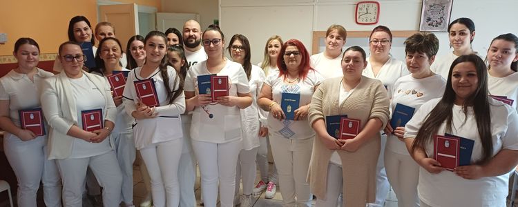 Sikeres szakmai vizsgát tettek kunágotai szociális ápoló és gondozó tanulóink. 