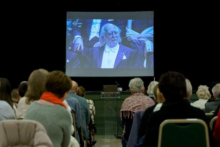 Magyar Géniuszok Nyomában