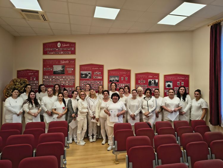 Sikeres ágazati alapvizsgát tettek Szociális ápoló és gondozó tanulóink.