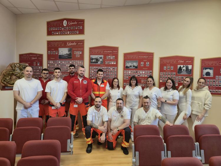 Sikeres ágazati alapvizsgát tettek mentőápoló tanulóink.