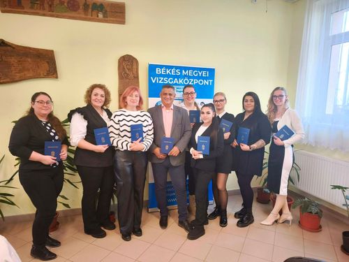 Sikeresen vizsgáztak Gyógypedagógiai asszisztens képzésen résztvett tanulóink. 