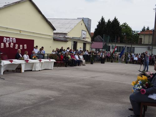 Elballagtak a Harruckern végzősei