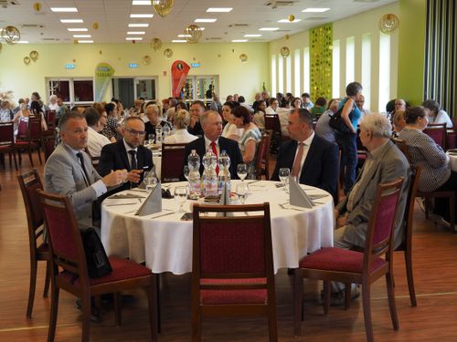 Pedagógusnapon köszöntötte oktatóit a Harruckern középiskola.