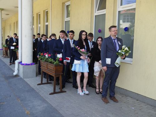 Elballagtak a Harruckern végzősei