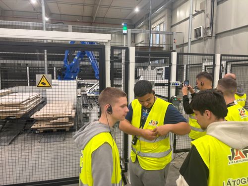 Szakmai kiránduláson vettek részt iskolánk végzős asztalos tanulói.