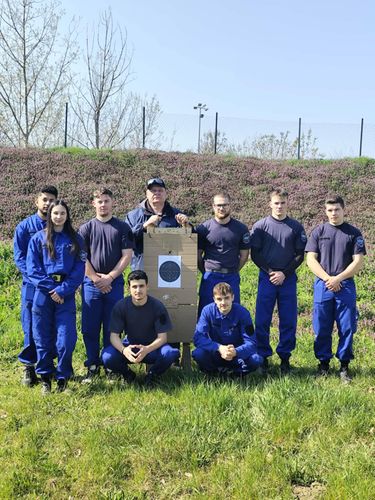 Közszolgálati technikusok lövészgyakorlaton